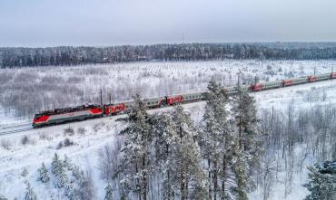 Фото Шесть пассажирских поездов вынуждены были задержаться на перегоне в Челябинской области