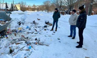 Фото Вице-мэр и глава района Челябинска утром в субботу побывали в местах накопления мусора
