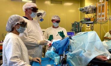 Фото Челябинские онкологи первыми в УрФО провели операцию на головном мозге с использованием экзомикроскопа