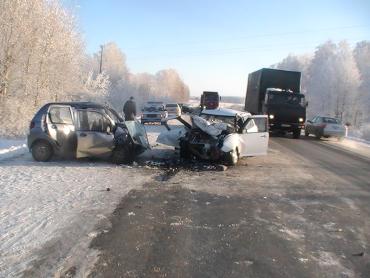 Фото В Аргаяшском районе женщина-водитель, выехав на "встречку",  учинила смертельное ДТП (ФОТО)