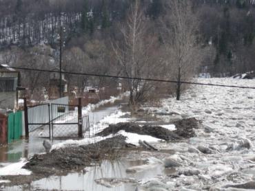 Фото Уровень поднявшейся воды в частном сектора Ленинского района Челябинска не превысил предельной отметки