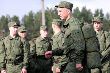 Фото В связи с празднованием Дня России военкоматы временно приостановят отправку призывников в войска