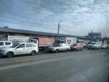 Фото В Челябинске на Копейском шоссе огромная пробка в связи с укладкой асфальта