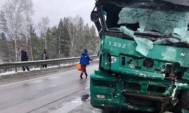 Фото На трассе М-5 в Челябинской области в ДТП с тремя грузовиками погиб человек