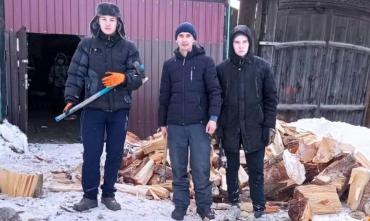 Фото Единороссы из Нязепетровска помогли семье мобилизованного бойца