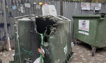 Фото В Челябинске сгорели мусорные контейнеры