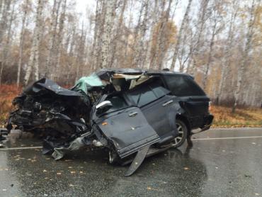 Фото Авария в коттеджном поселке Вавиловец буквально смяла две машины, одна из которых Range Rover
