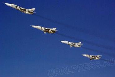 Фото Евгений Тефтелев разбирается с  военными самолетами над Челябинском