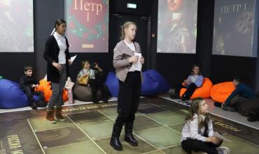 Фото Школьники в Челябинске узнают о традициях празднования Нового года, появившихся по указу Петра I