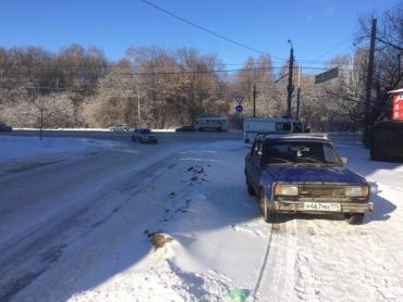 Фото В Челябинске ВАЗ сбил 60-летнюю женщину на тротуаре
