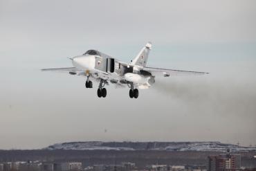 Фото Военные летчики ЦВО играют бомбами в авиадартс