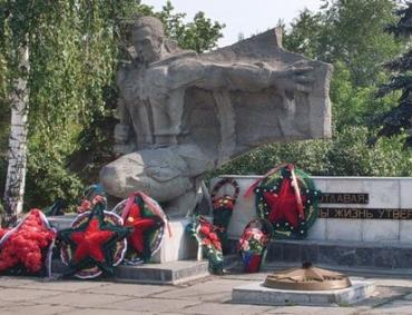 Фото Троицкая прокуратура удалила самовольного застройщика из сквера «Память»