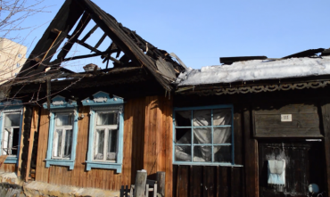 Фото В Кыштыме полицейские вынесли из горящего дома пятерых детей