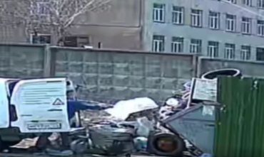 Фото Частная челябинская компания поплатилась за строительной мусор в контейнере для бытовых отходов 