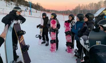 Фото В ГК «Солнечная долина» дети из Донбасса встали на лыжи и сноуборды