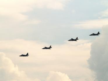 Фото Михаил Юревич предложил перенести полеты военных самолетов