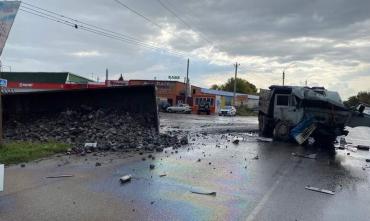 Фото В Аргаяшском районе столкнулись два гиганта на колесах, водитель «КАМАЗа» погиб