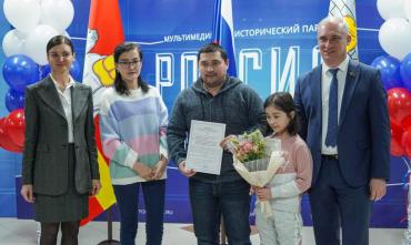 Фото Молодые семьи Челябинска получили свидетельства на получение социальной выплаты на жилье