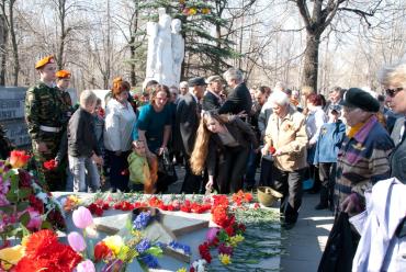Фото «Златмаш»  провел митинг у обелиска Славы