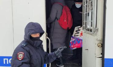 Фото Остались без поддержки из-за бугра: прозападные пропагандисты и провокаторы массово бегут из России