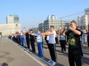 Фото На площади Революции в Челябинске полиция провела зарядку