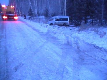 Фото В Аргаяшском районе пассажирский автобус улетел в кювет