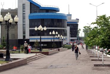 Фото На пригородном вокзале Челябинска южноуральцев будут учить покупке билета через автомат