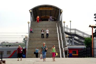 Фото В Челябинске из-за подозрительных предметов оцепили мост на железнодорожном вокзале и грузовой поезд