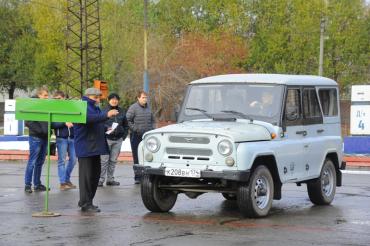 Фото Лучшего молодого водителя выбрали на  Челябинском металлургическом комбинате