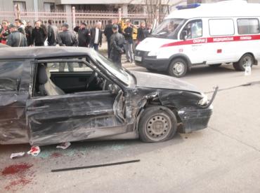 Фото В Челябинске водитель легковушки врезался в две маршрутки и сбил пешехода