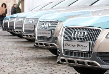Фото Челябинские триумфаторы  Олимпиады уехали с Красной площади на именных Audi