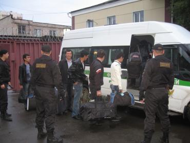 Фото Из Челябинска выдворены нелегалы, работавшие на стройках