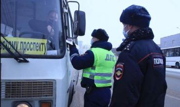 Фото   В Челябинске сотрудники полиции массово проверили маршрутчиков