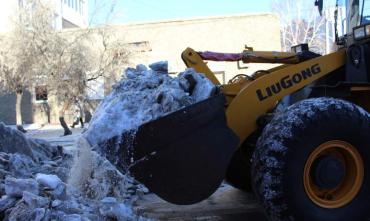 Фото Курчатовский район особое внимание уделяет вывозу снега и борьбе с гололедом