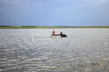 Фото  В Челябинской области опрокинулась лодка, погибли взрослые и дети