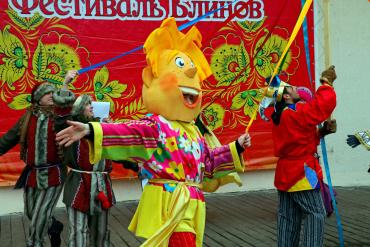 Фото В субботу челябинцев ждут блинный конкурс, 100 литров глинтвейна и 2017 караваев в честь Масленицы