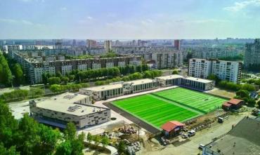 Фото Частный инвестор подарил северо-западу Челябинска футбольные поля с вечерним освещением