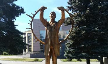 Фото В Челябинске откроют памятник, символизирующий подвиг врачей в борьбе с ковидом