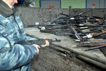 Фото Челябинские полицейские скупают у населения гранатометы, пулеметы, гранаты, мины и тротил