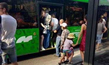 Фото Инициатива, усложнившая жизнь: челябинцы возмущены изменением маршрута движения 86-го автобуса 