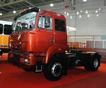 Фото Автомобильный завод «Урал» впервые представляет на выставке грузовик с лицензионным рядным двигателем