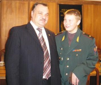 Фото Суворовец Перепечко примерил генеральский мундир главного наркополицейского Южного Урала