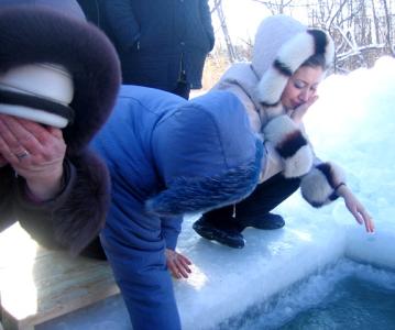 Фото Гости «Солнечной долины» в Крещение окунулись в прорубь 