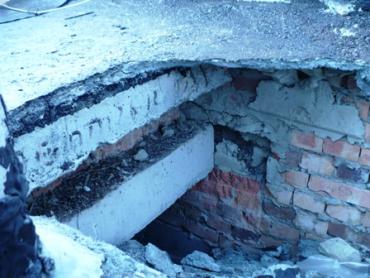 Фото В жилом доме Челябинска обрушилась плита. Пострадавших нет