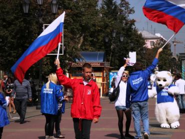 Фото Новый клуб «Единой России» гонят в народ