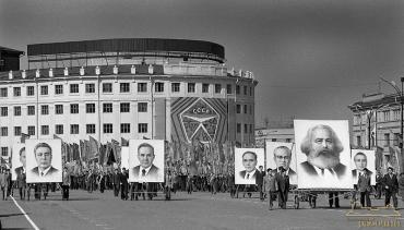 Фото Снимки первомайских демонстраций из фотоархива выложены на сайте Исторического музея