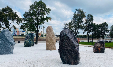 Фото Валуны в Саду камней Челябинска «заговорили» с людьми