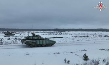 Фото Танки Т-90М «Прорыв» с челябинскими двигателями успешно поражают цели