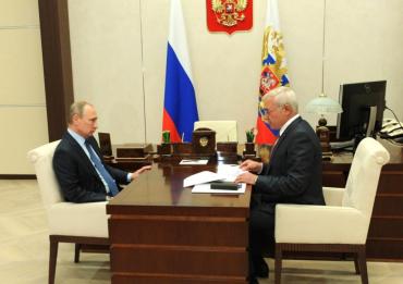 Фото Владимир Путин на примере главы ММК Рашникова учил  школьников, как правильно вести бизнес