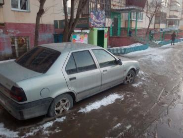 Фото В поселке Рощино машины вмерзли в лед